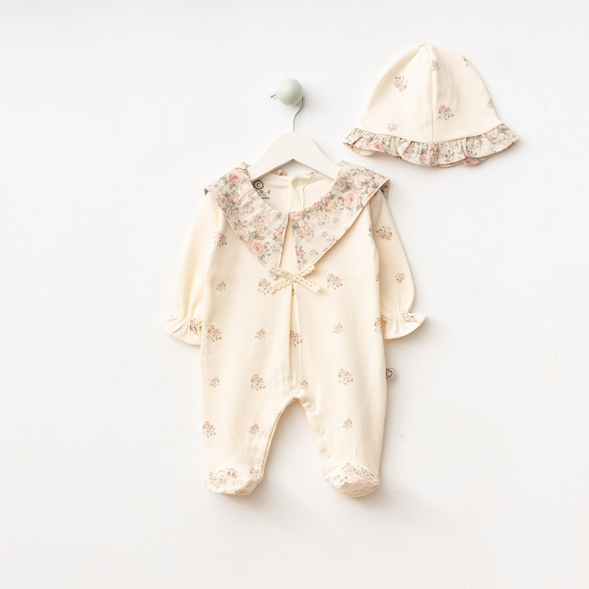 Babymädchen Strampler 2-teilig | Romper mit Mütze in Creme & Blumenmuster
