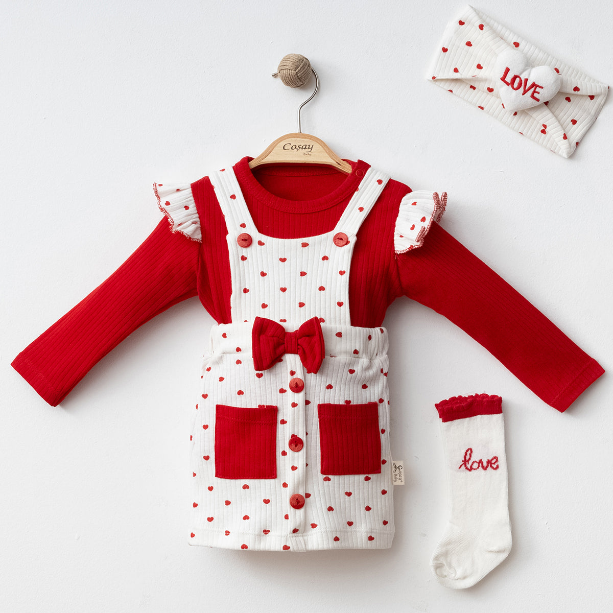 Baby Mädchen 4-teiliges Set – Herzchen Latzkleid mit Oberteil, Stirnband & Socken