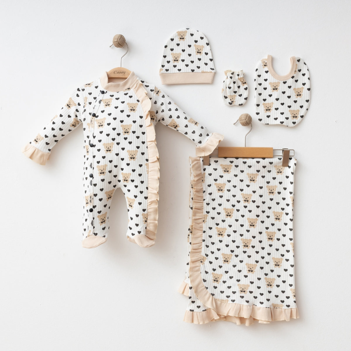 Baby Mädchen Erstlingsset 5-teilig – Strampler, Mütze, Lätzchen, Handschuhe & Decke mit Bärchenmotiv