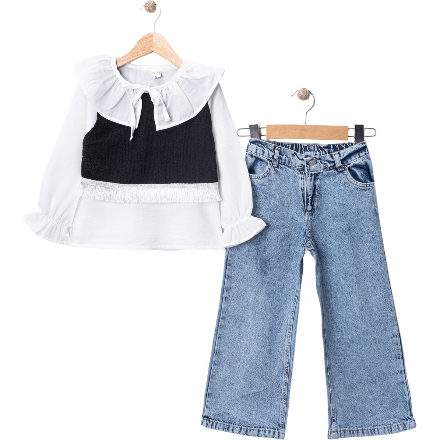 Dreiteiliges Mädchen-Outfit mit Bluse, Top & Jeans – stylisch & modern