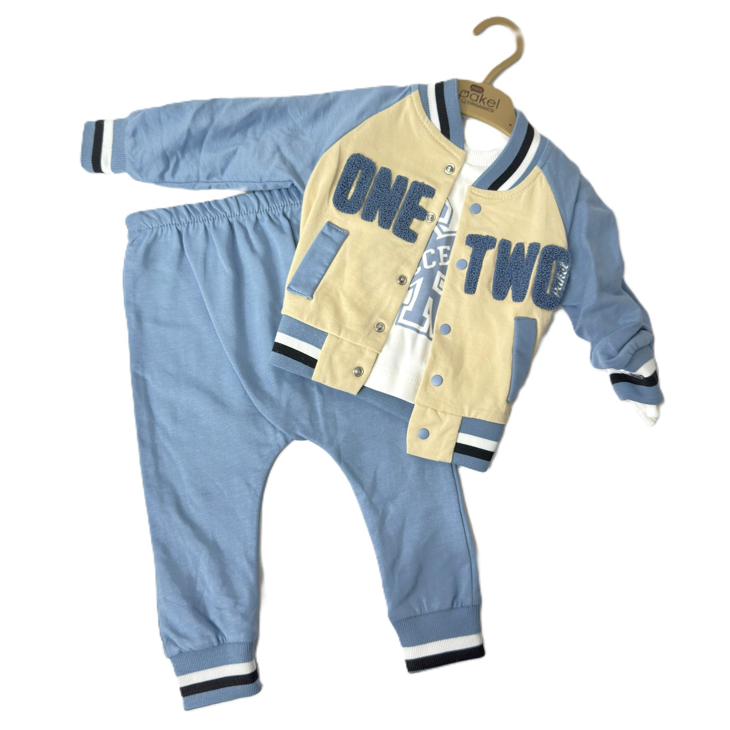 3-teiliges Baby Outfit im College Style – Jacke, Shirt & Hose in Blau/Beige