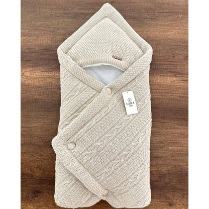 Wickeldecke für Babys mit Kapuze | Kuschelige Strickdecke | In verschiedenen Farben erhältlich