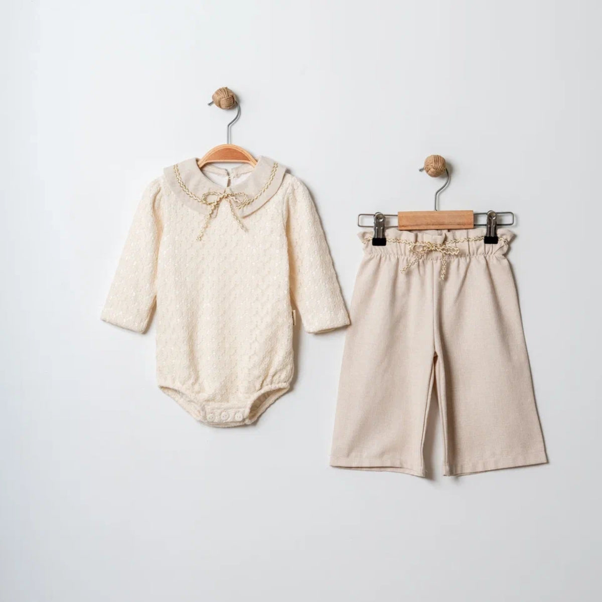 Elegantes 2-teiliges Set für Babymädchen | Body & Hose in Creme