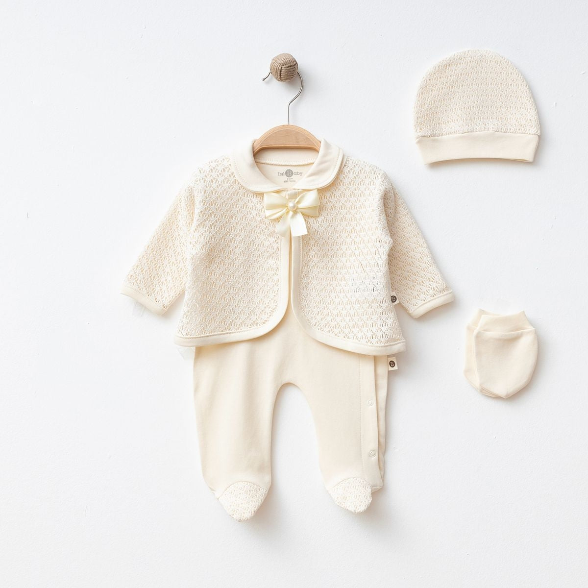 Baby Mädchen Set in Creme – Strampler mit Jäckchen, Mütze & Handschuhe