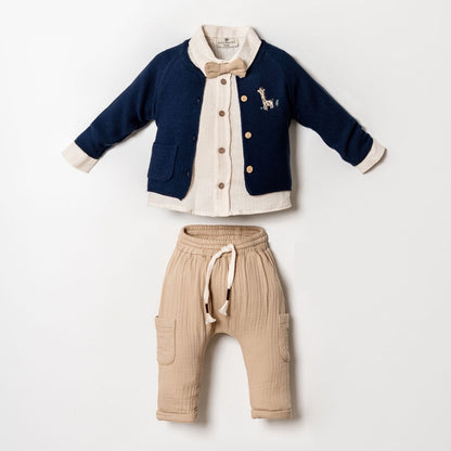 Elegantes 4-teiliges Babyjungen-Set mit Stoffhose, Strickweste, Musselinhemd & Fliege