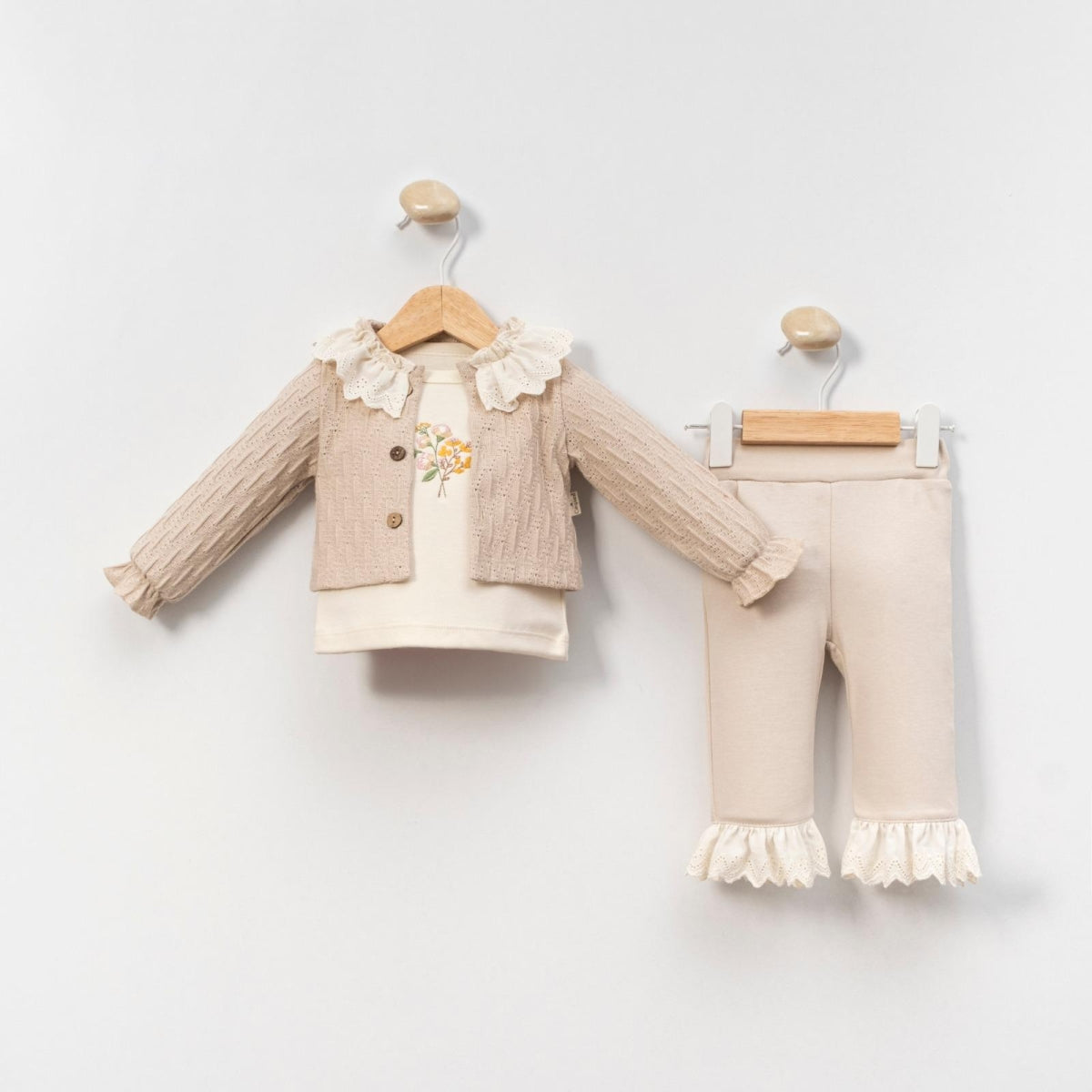 Süßes Baby Mädchen Set mit Strickjacke & Rüschen | 3-teiliges Outfit