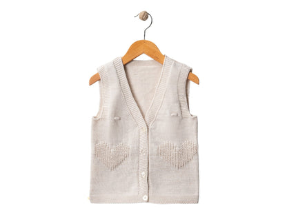 Strickweste für Mädchen – süßes Herzmuster & Knöpfe | Beige