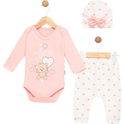 Baby Mädchen Set – Rosa Body mit Bärenmotiv + Herzchen-Hose & Mütze (3-teilig)