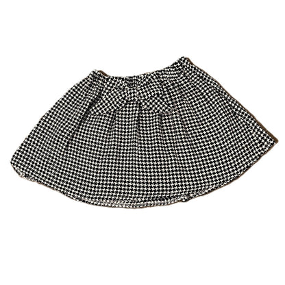 Zweiteiliges Baby-Mädchen Outfit mit Oberteil & Rock – Schwarz-Weiß Schleifenlook