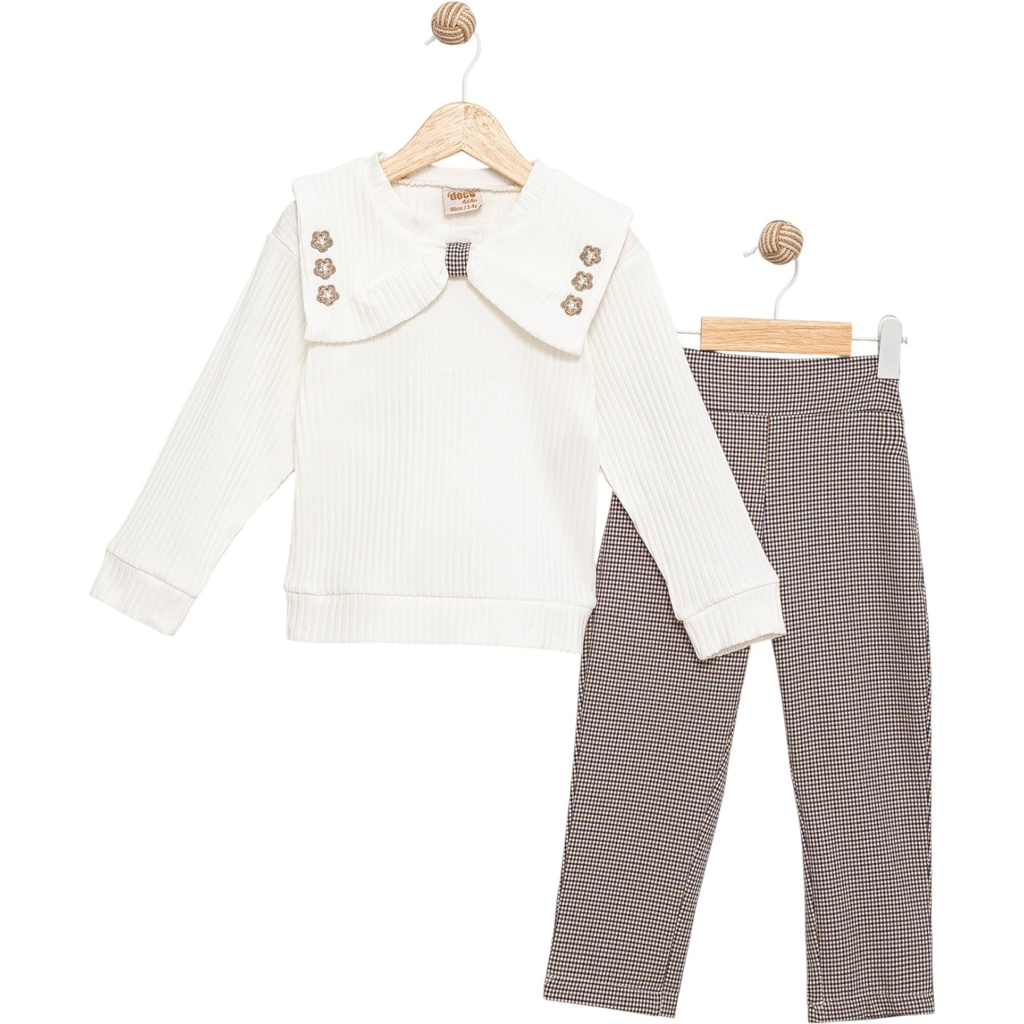 Elegantes zweiteiliges Mädchen-Outfit mit Kragenpullover & Karohose – stilvoll & bequem