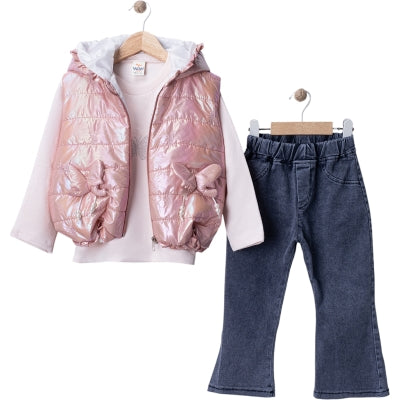 Dreiteiliges Mädchen-Outfit mit Weste, Oberteil & Jeans – modisch & gemütlich