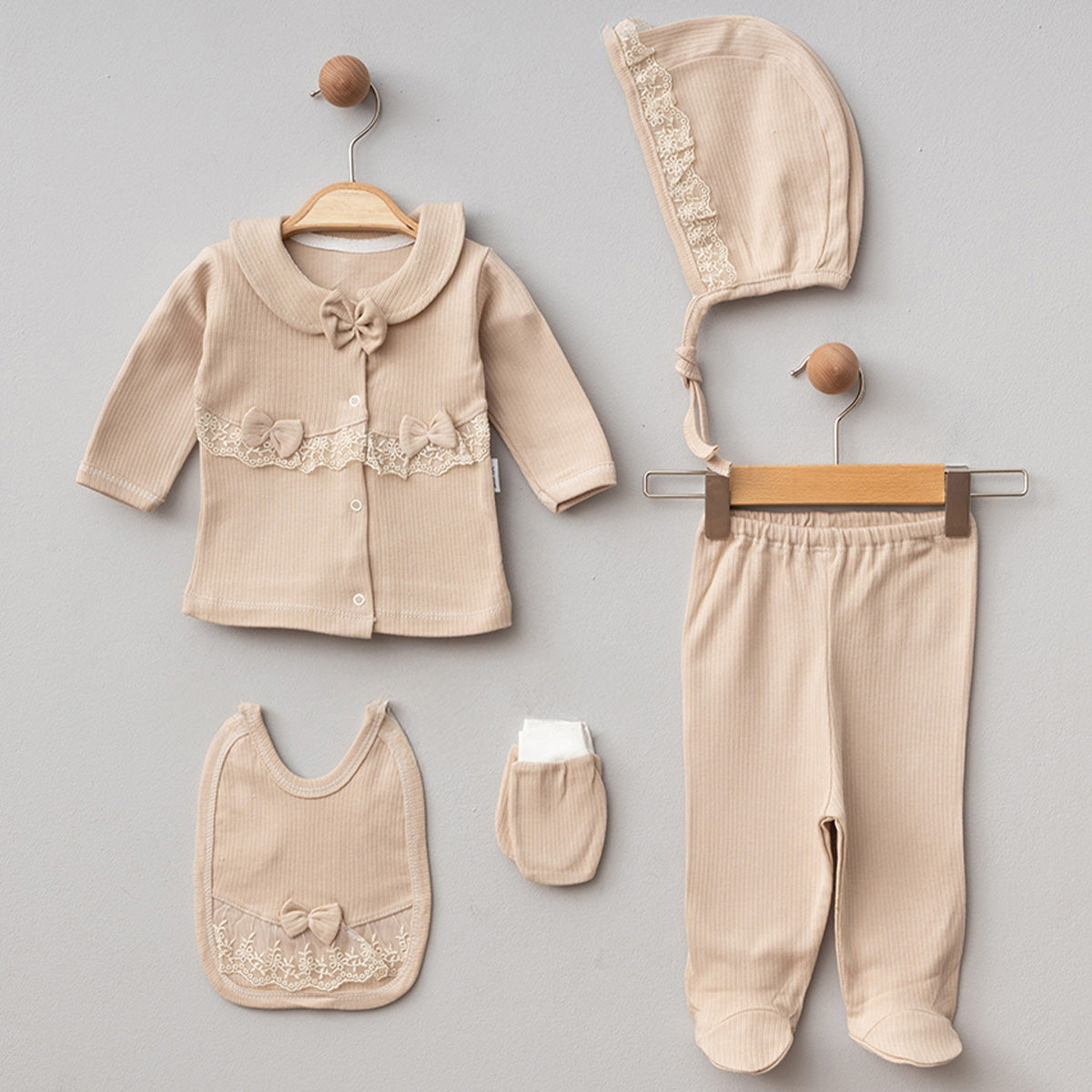 Baby Mädchen Erstlingsset 5-teilig 🎀 | Mit Häubchen & Lätzchen