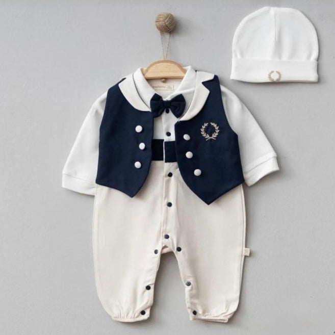 Eleganter Baby Jungen Strampler mit Weste & Mütze – Festliches Outfit in Dunkelblau/Weiß 🎩