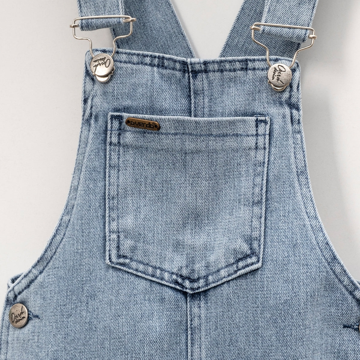 Mädchen Jeans Latzhose mit Sternen – Used-Look & verstellbare Träger