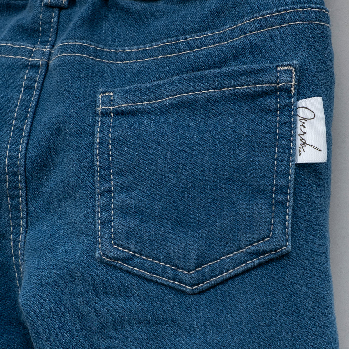 Süße Mädchen Jeans mit Schleifen-Stickerei | In 2 Farben erhältlich