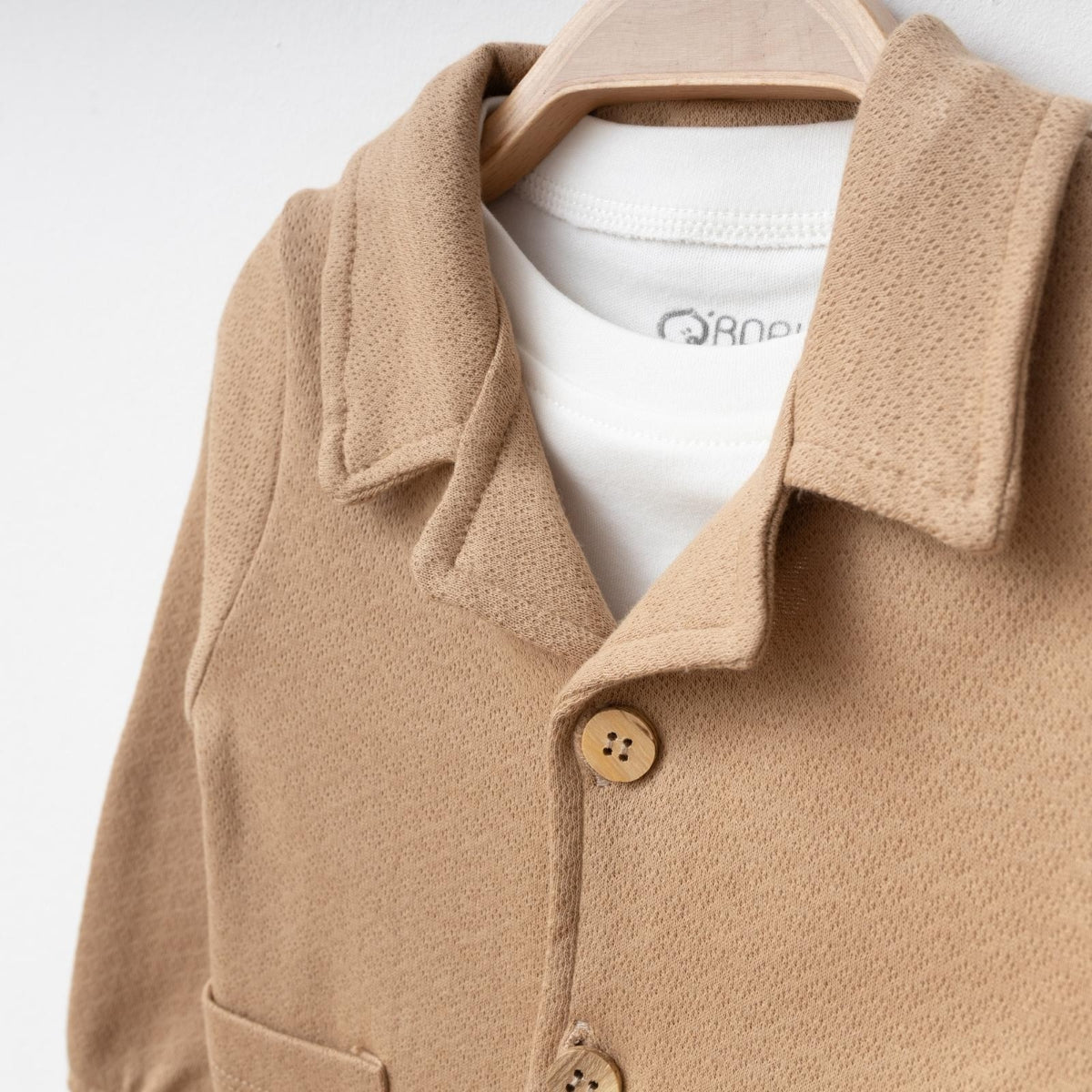 Baby Jungen Set – 3-teilig | Jacke, Langarmshirt & Hose in Beige