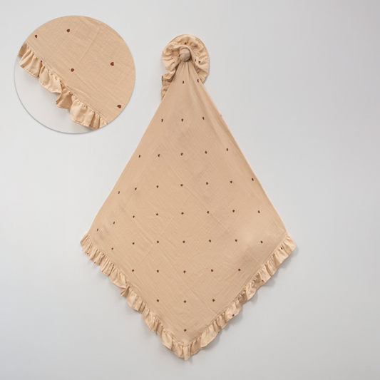 Baby Musselin-Decke mit Rüschen – Beige mit Herzchen