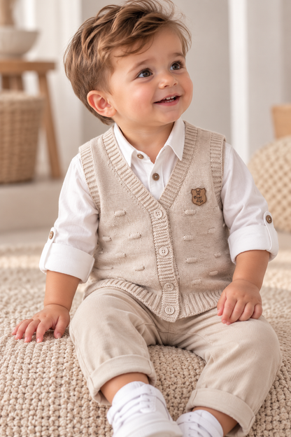 Strickweste für Jungen – klassische Knopf-Cardigan-Weste | Beige