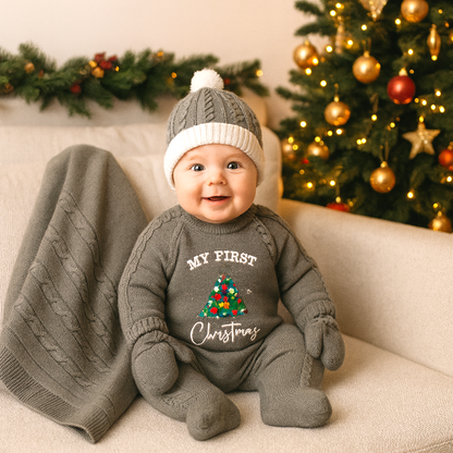 My First Christmas – 5-teiliges Strick-Set von Nipperland (Grau)