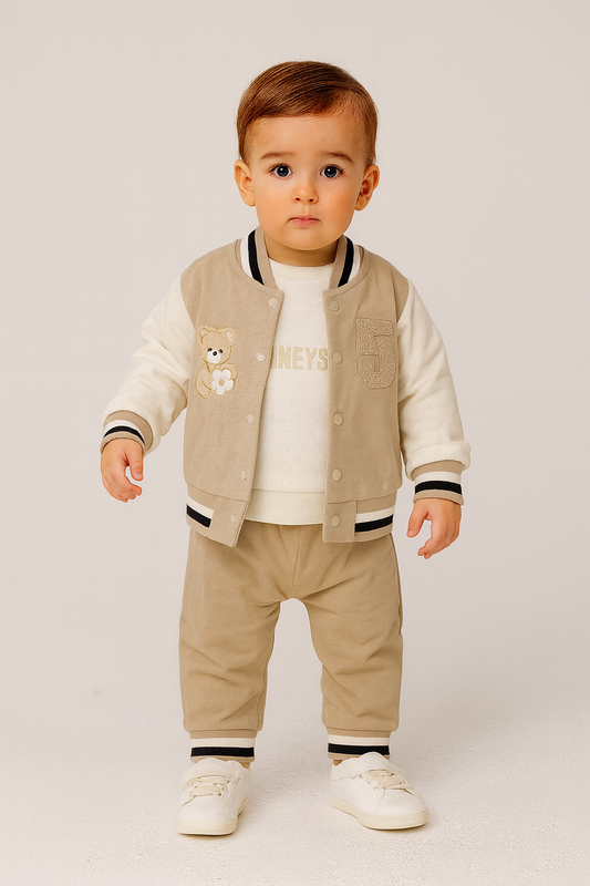 3-teiliges Baby Outfit im College Look – Jacke, Shirt & Hose in Beige