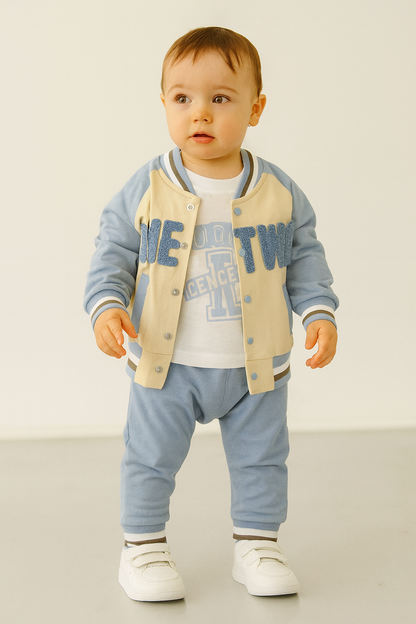 3-teiliges Baby Outfit im College Style – Jacke, Shirt & Hose in Blau/Beige