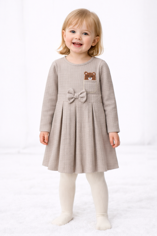 Mädchen Strickkleid „Kleiner Teddy“ – Gemütlich & Verspielt 👗🧸