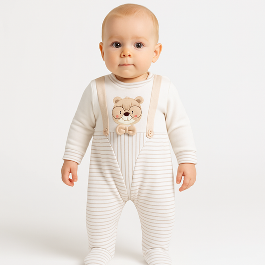 Baby Strampler mit Bären-Motiv & Hosenträger-Optik – 100% Baumwolle