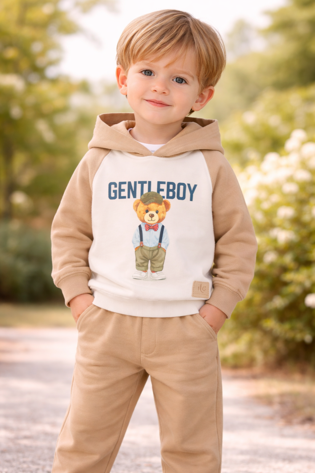 Zweiteiliges Jungen-Outfit – Hoodie & Jogginghose 👟🧥