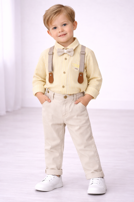 Elegantes 4-teiliges Jungen-Outfit mit Fliege, Hemd, Hosenträgern und Hose