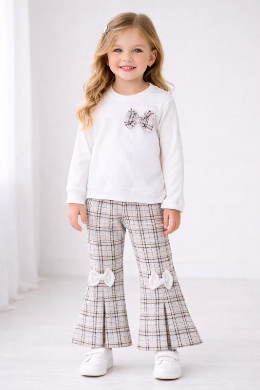 Zweiteiliges Mädchen-Outfit mit Karohose & Schleifenpullover – elegant & bequem