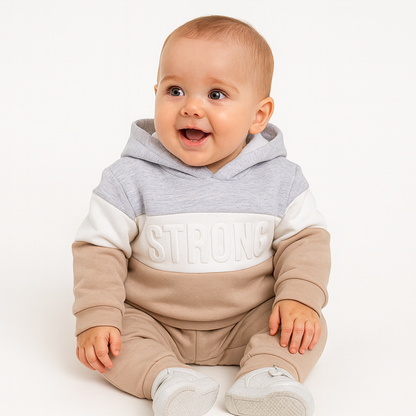 2-teiliges Baby Jungen Jogginganzug Set – „STRONG“ Hoodie & Hose, in 2 Farben