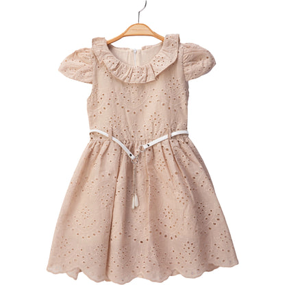 Mädchen Kleid mit Gürtel & Spitze – in Creme & Weiß erhältlich