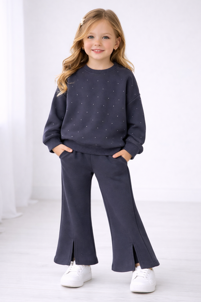Zweiteiliges Mädchen-Outfit mit Pullover & Schlaghose – in Grau & Beige erhältlich