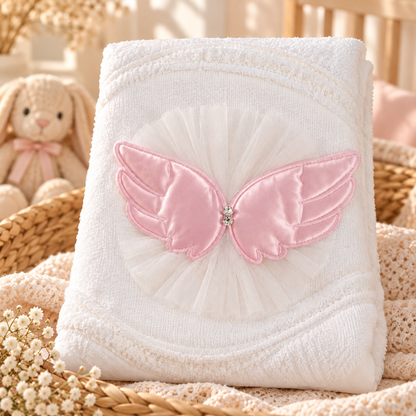 Babydecke mit Engelsflügel-Applikation – in Rosa, Hellblau & Silber erhältlich