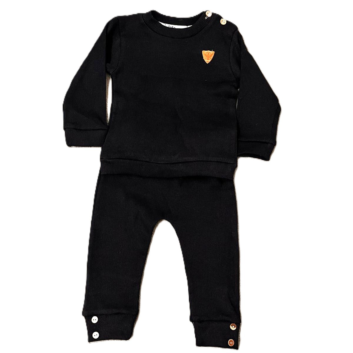 Zweiteiliges Jungen-Outfit in Schwarz & Grau – Sweater & Hose im modernen Look